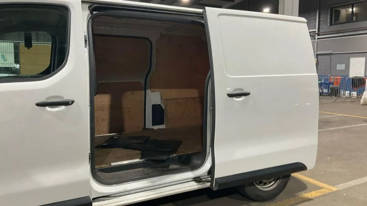 2022 Citroen Dispatch Panel Van - Image 3