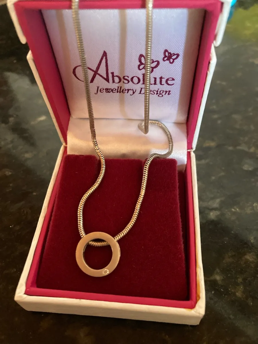 Sterling Silver pendant with chain - Image 1