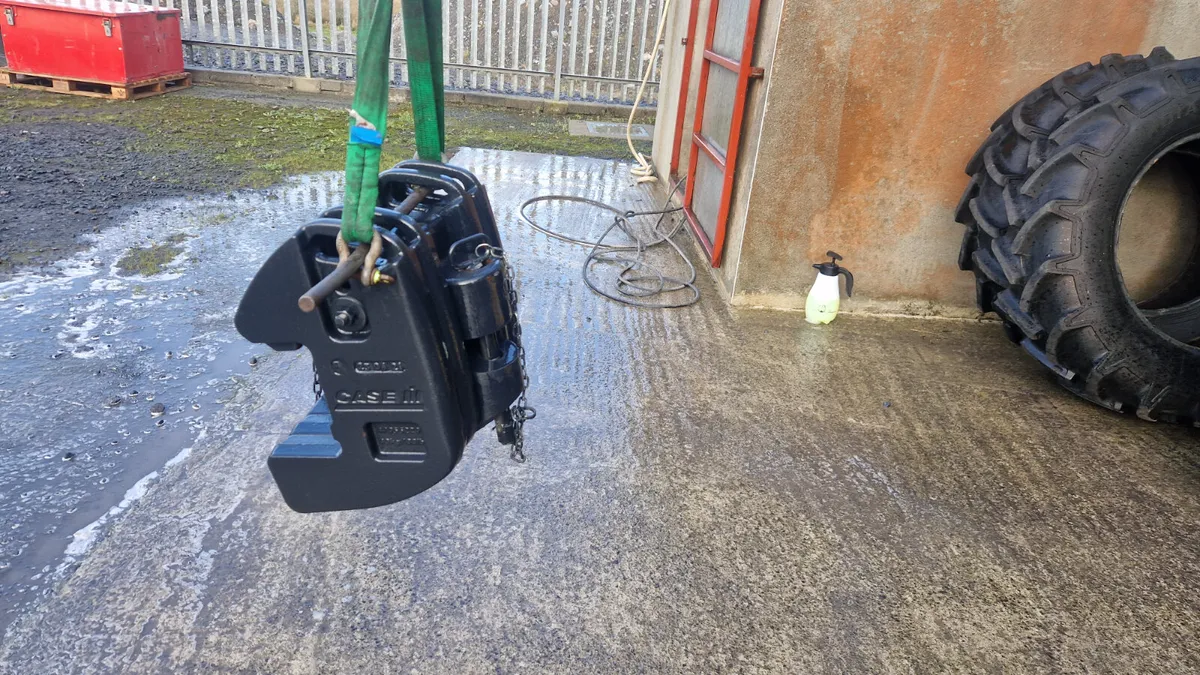 CASE Farmall weights - Image 1