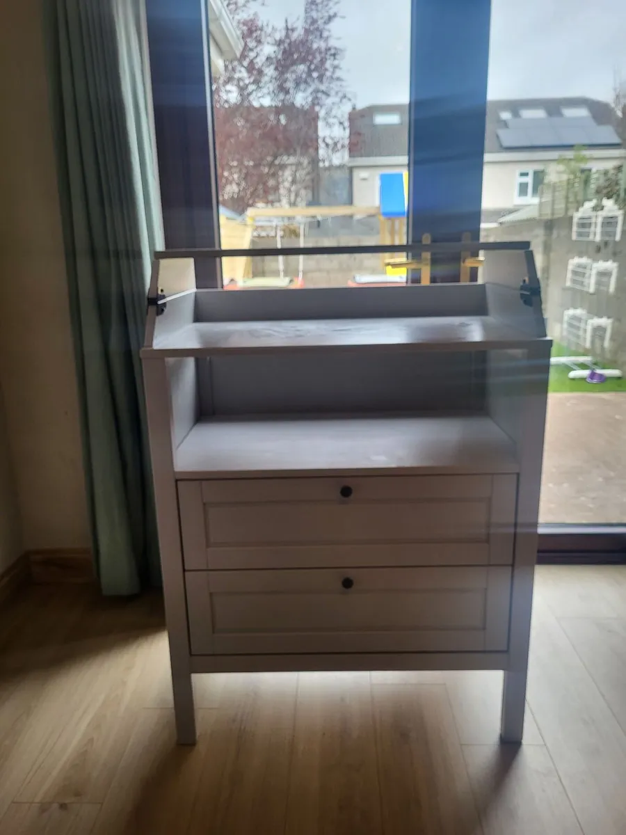 Baby changer - Image 1