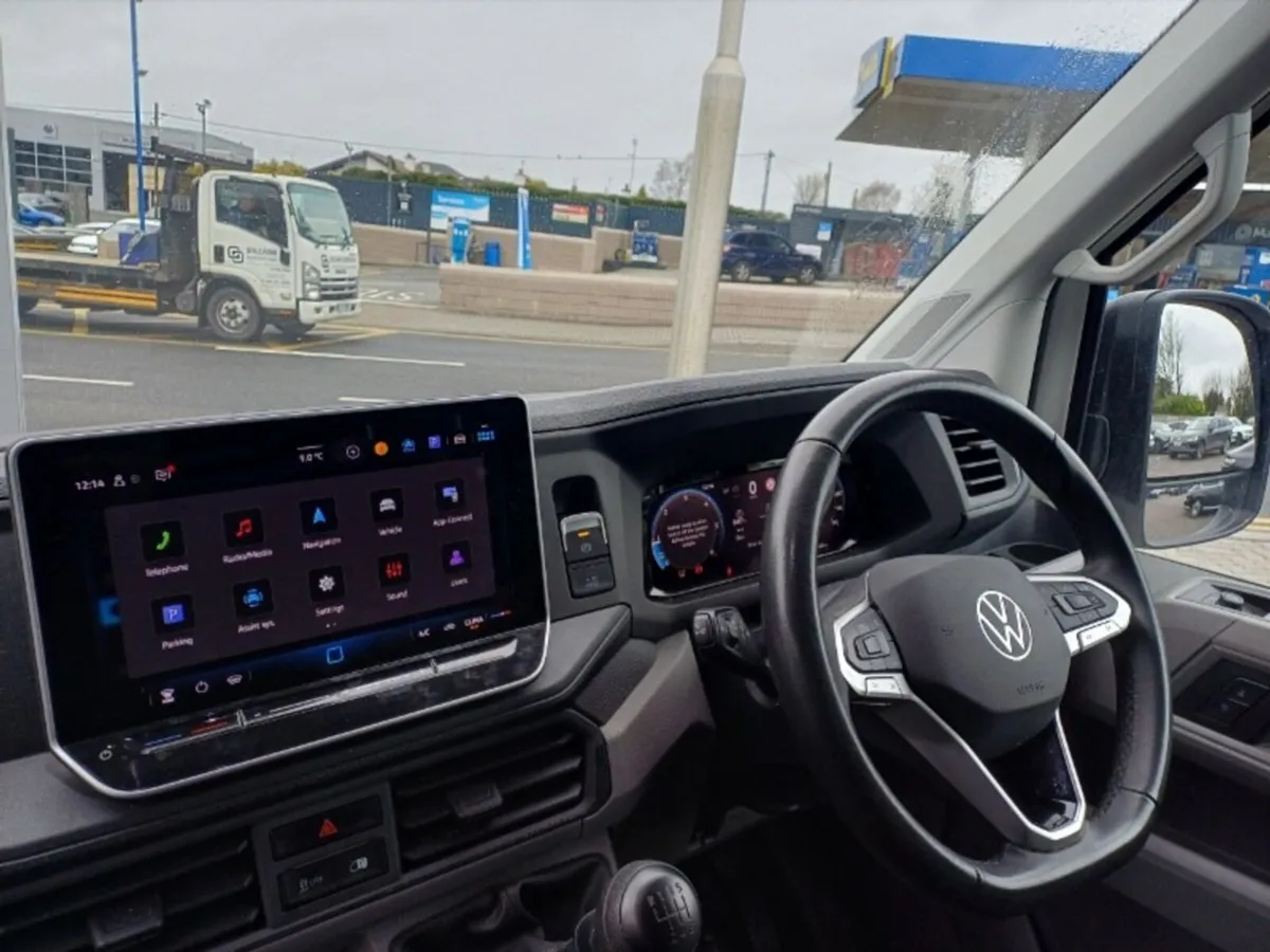 Volkswagen Crafter CRAFTER H 35 MWB 140BHP M6F - Image 4