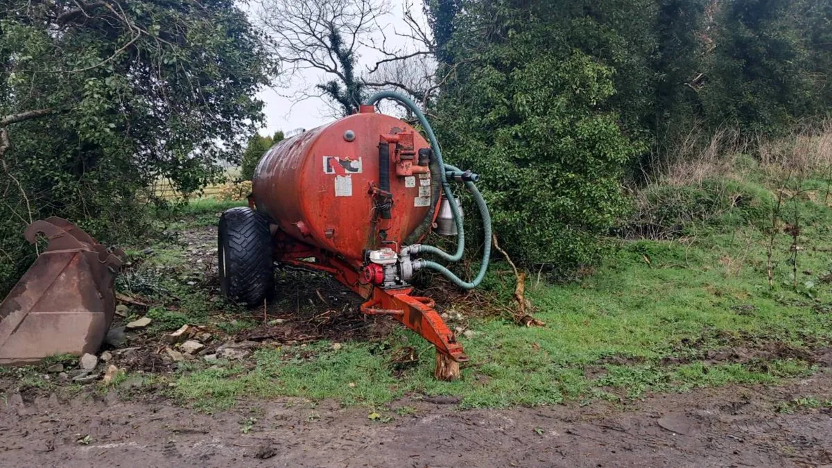 1300 Slurry/water tank with Honda pump - Image 1