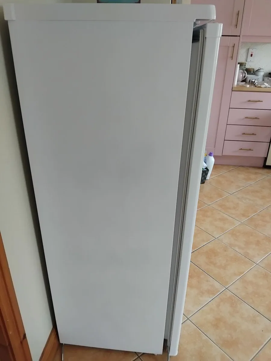 Long slim fridge - Image 2