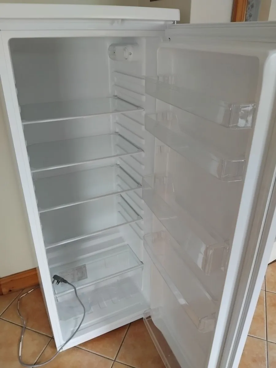 Long slim fridge - Image 3