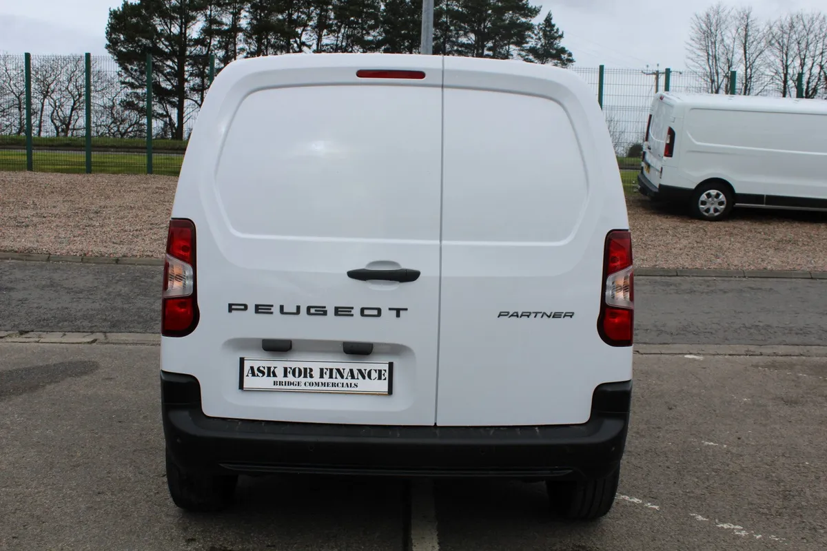 2025 Peugeot Partner Professional - Image 4