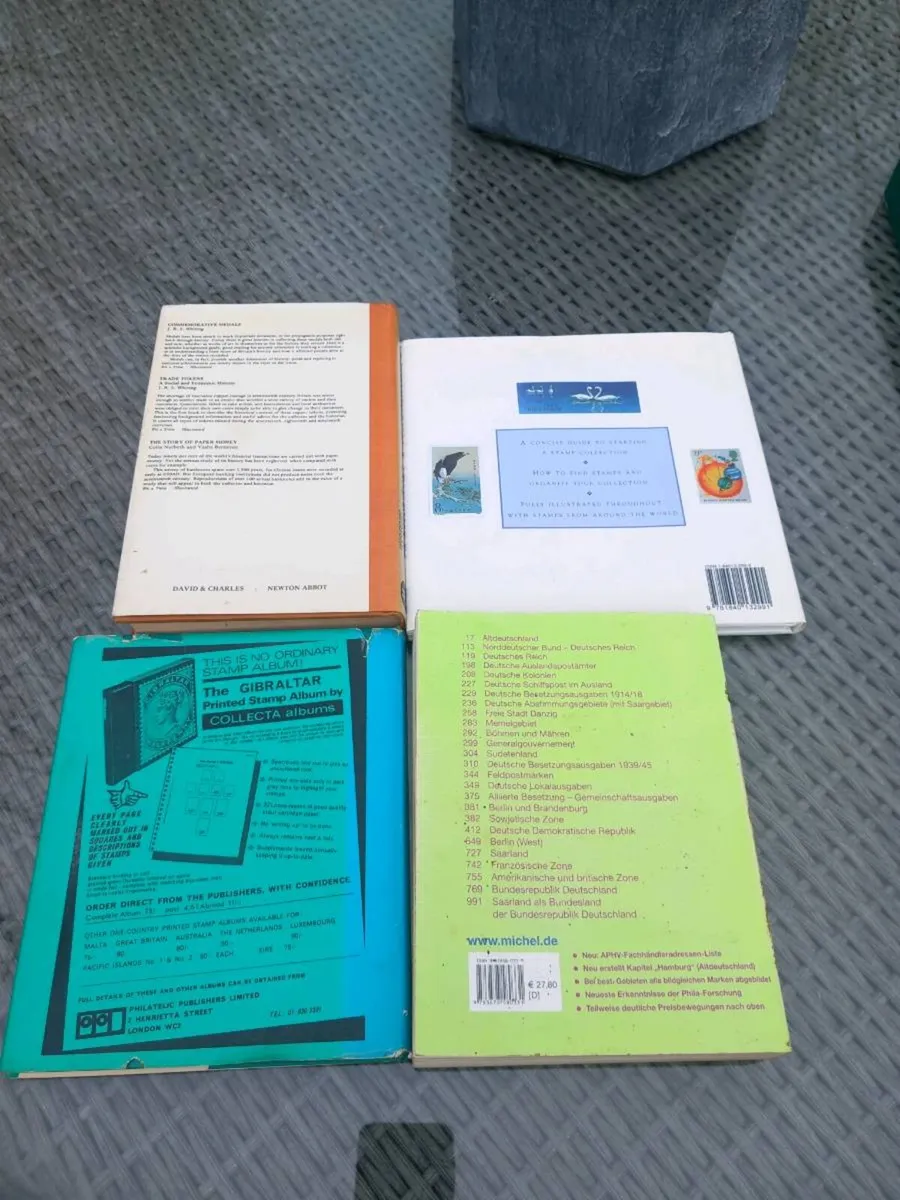 4 books on stamps, D18 post 7e - Image 2