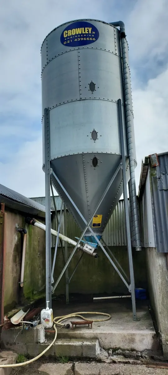 Feed bin - Image 1