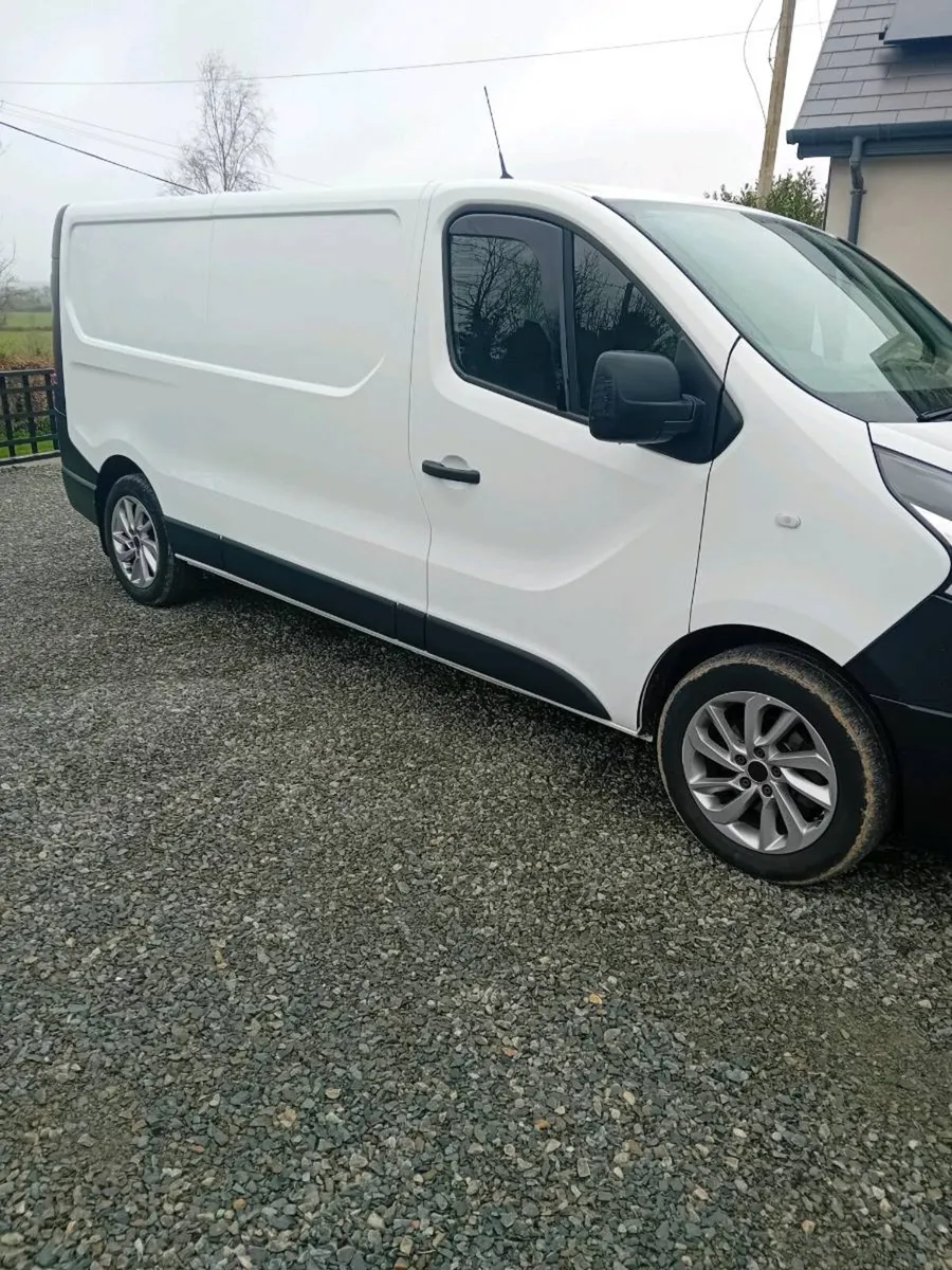182 Nissan nv3000 mint cond - Image 3