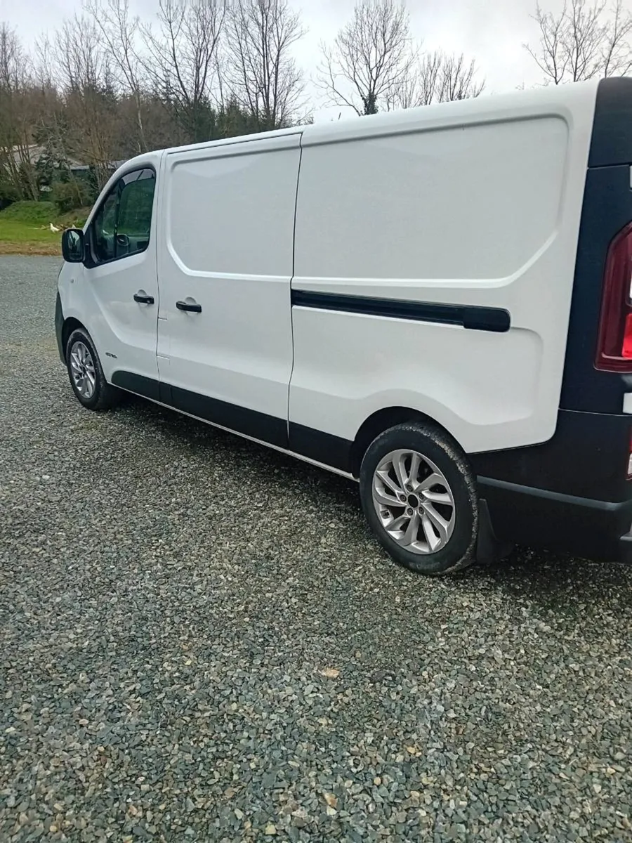 182 Nissan nv3000 mint cond - Image 4