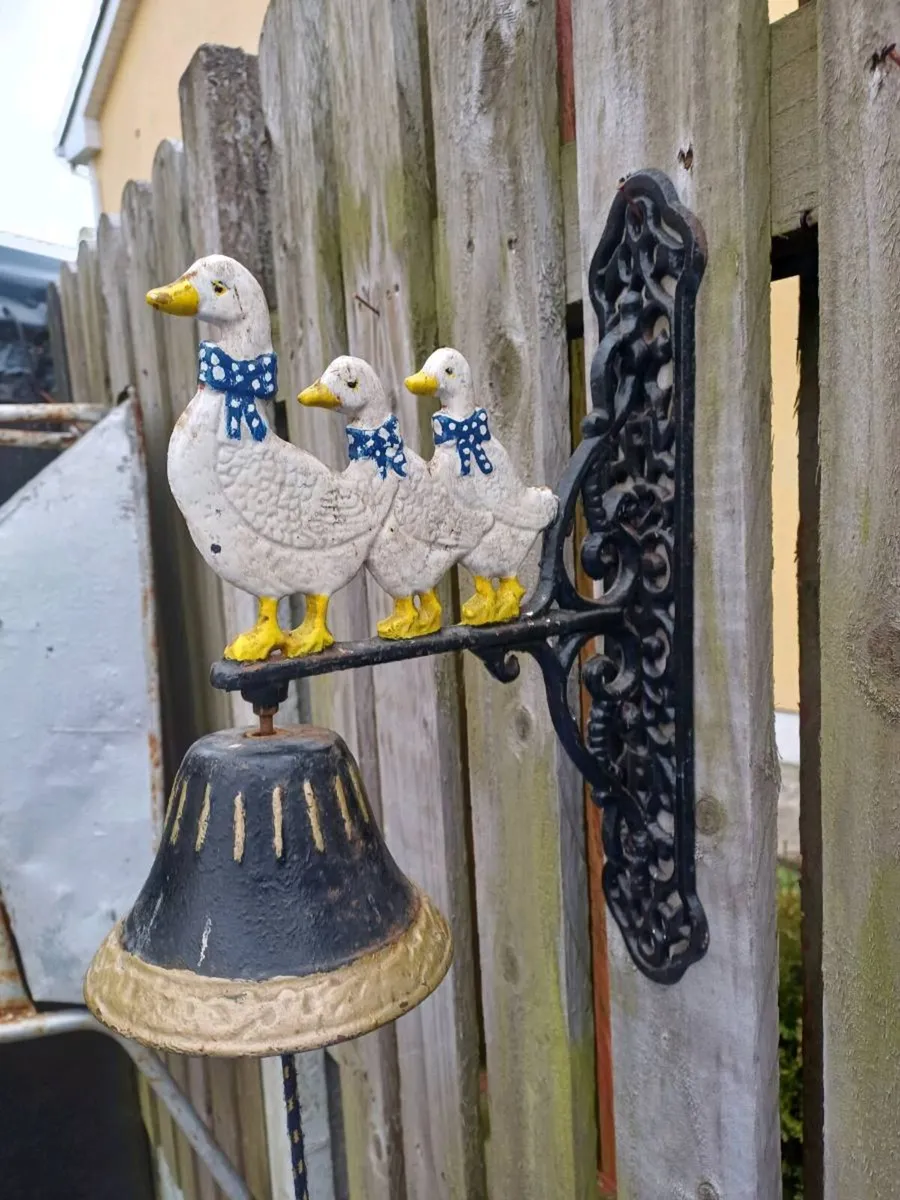 Vintage Cast-iron Farmhouse Bell - Image 2