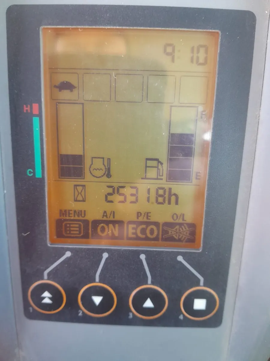 Hitachi digger - Image 1