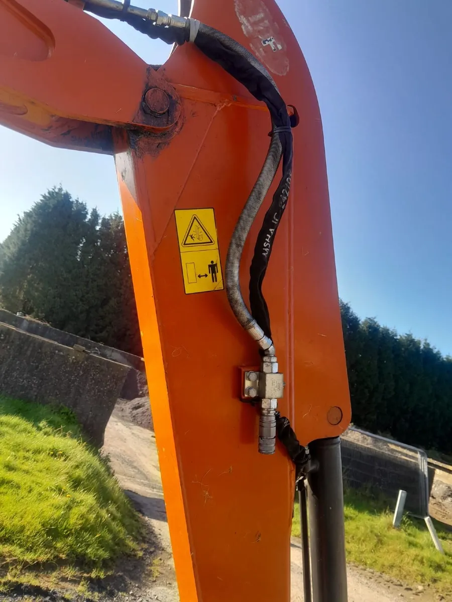 Hitachi digger - Image 2