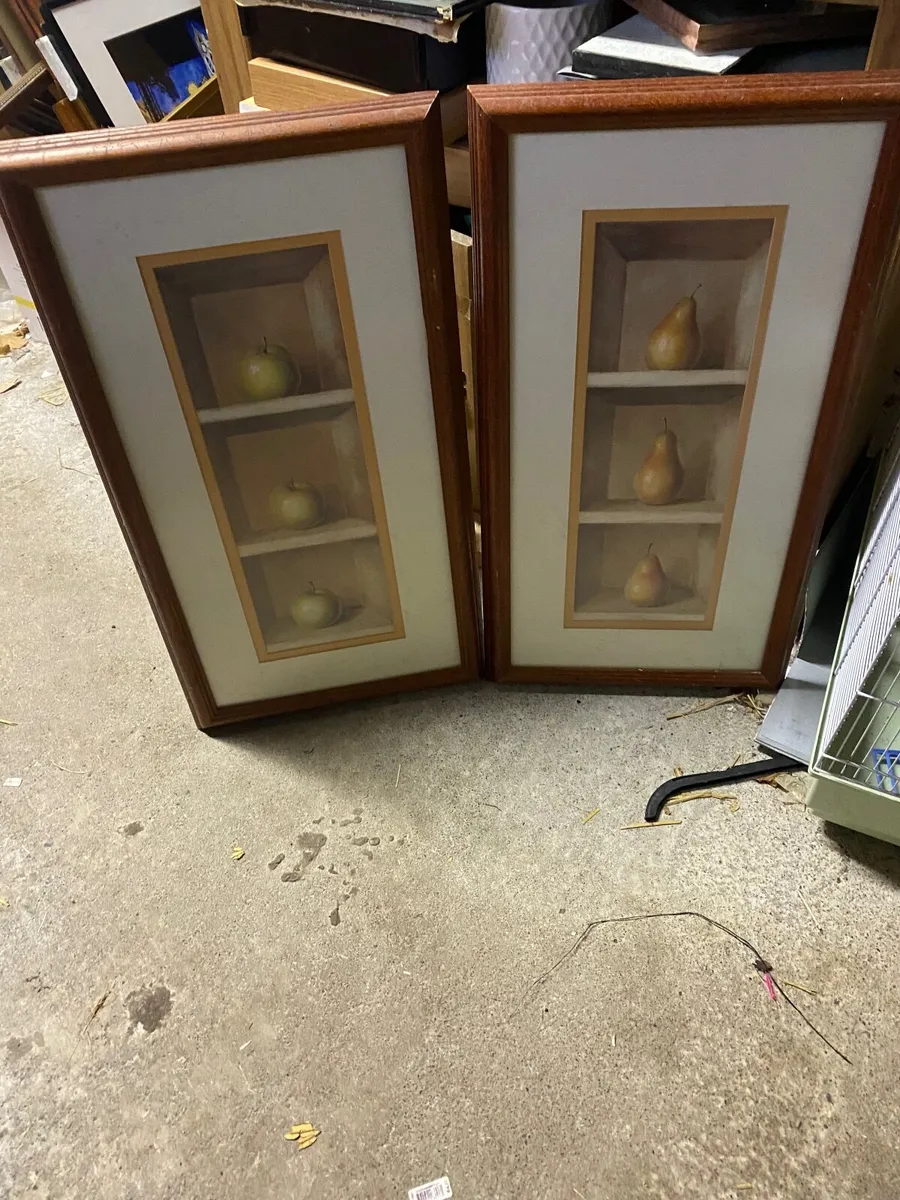 Pair of pictures - Image 1