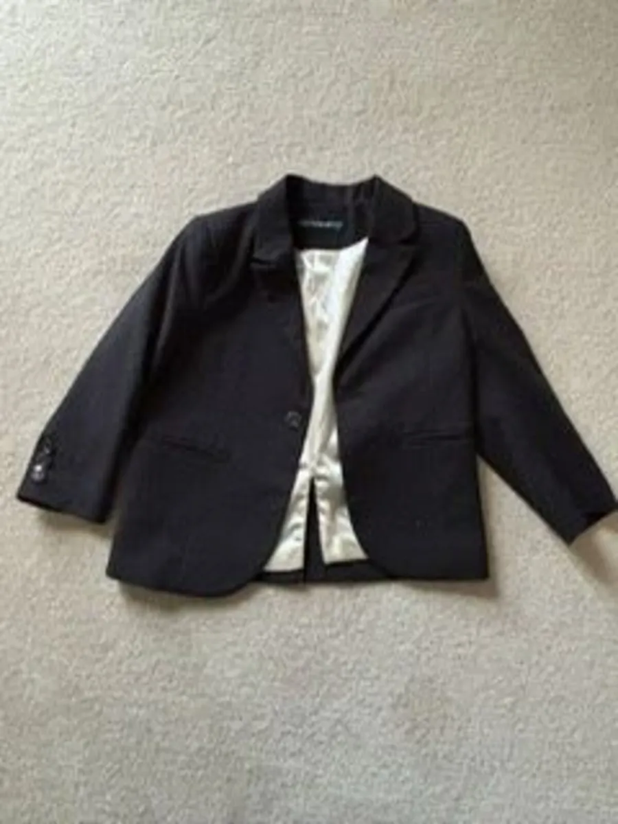 Boys 3 piece black suit with shirt age 2-3 - Image 3