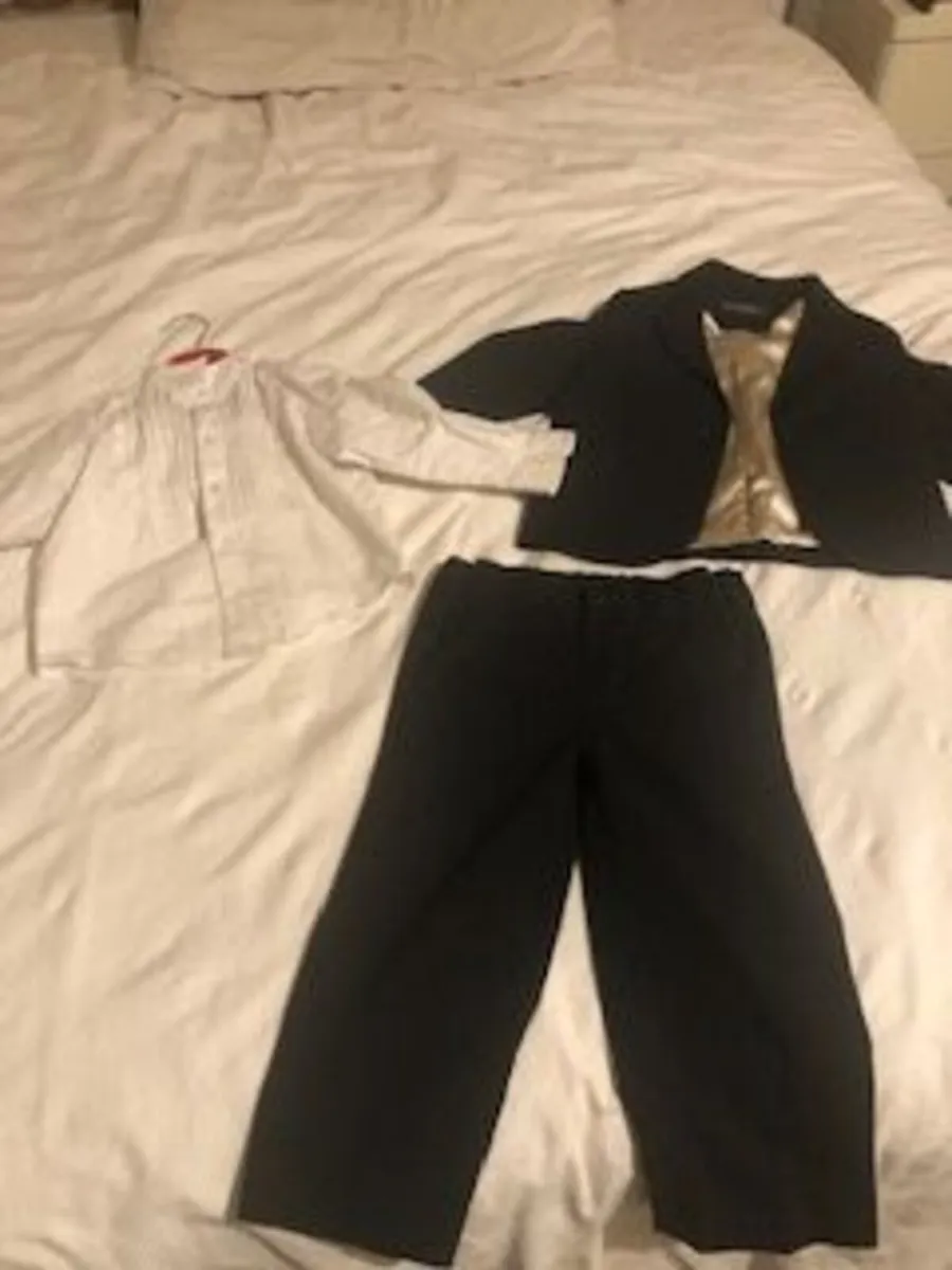 Boys 3 piece black suit with shirt age 2-3 - Image 2