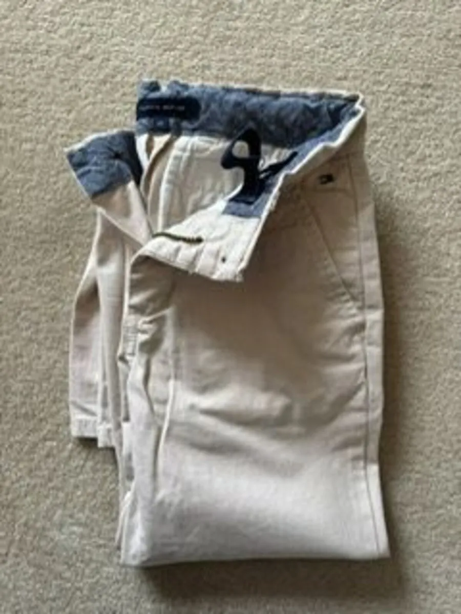 Tommy Hilfiger Chino age 7-8 - Image 3