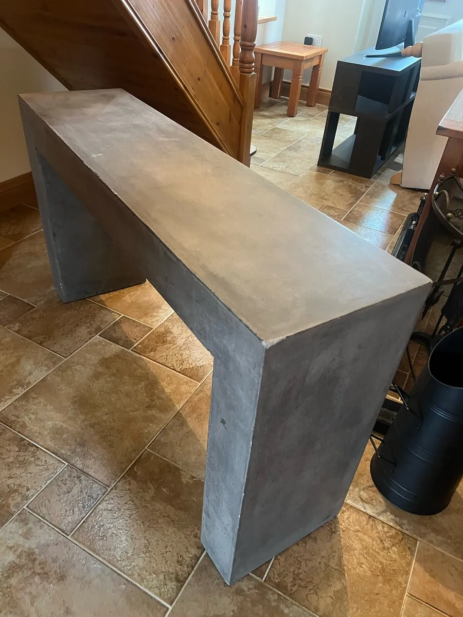 Concrete console table - Image 1
