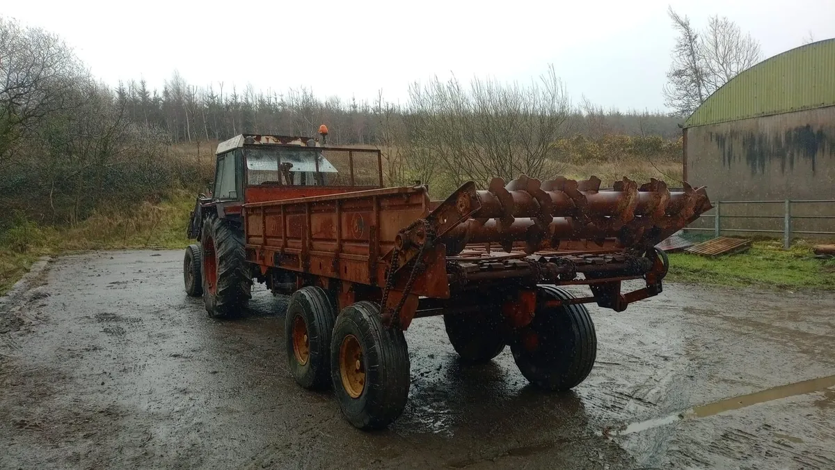 Zetro 8111 and belarus 6 ton muckspreader - Image 2