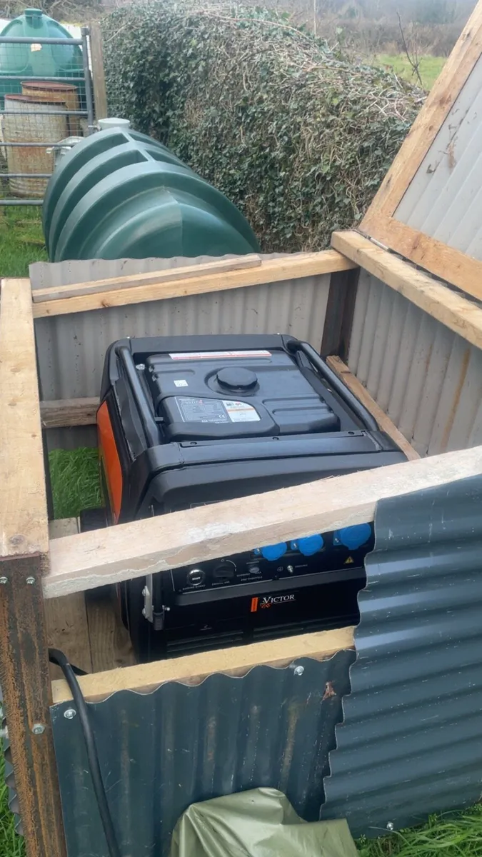 Victor 7500i inverter generator - Image 1