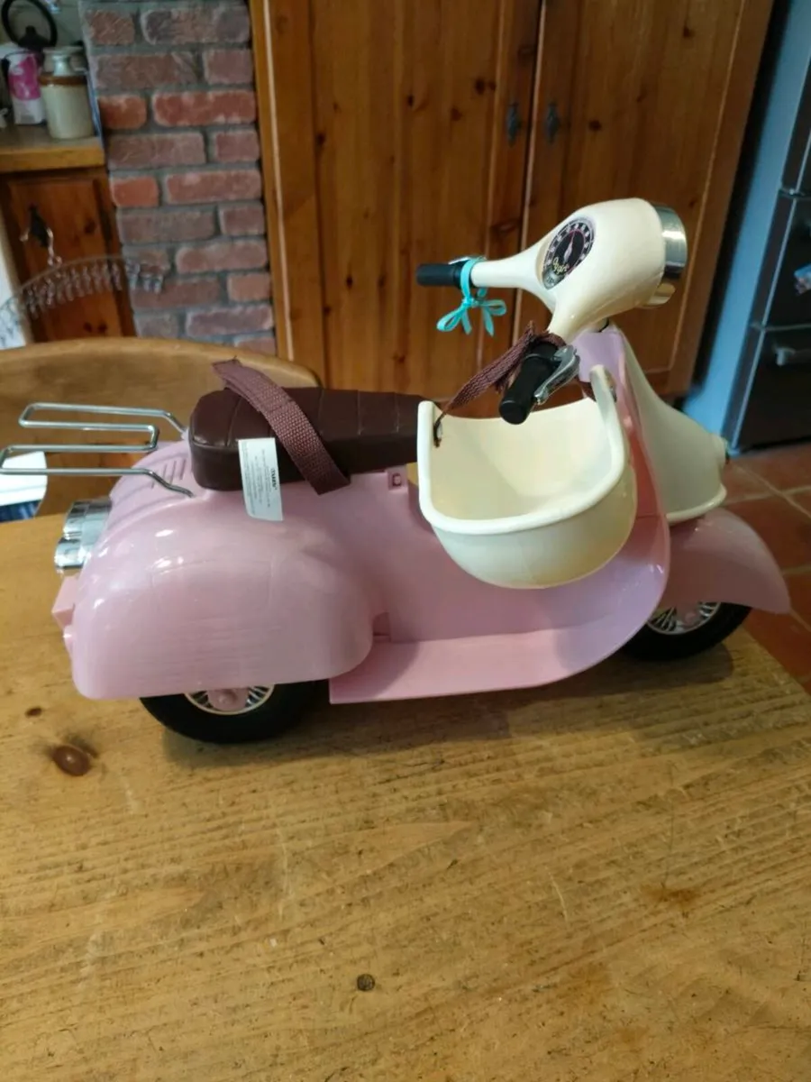 Our Generation 3 wheel scooter with helmet. Like n - Image 1