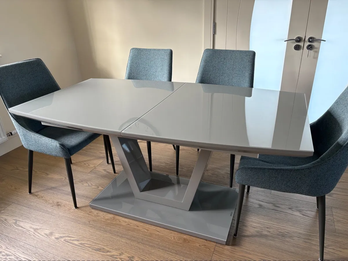 Dining Table & Chairs - Image 3