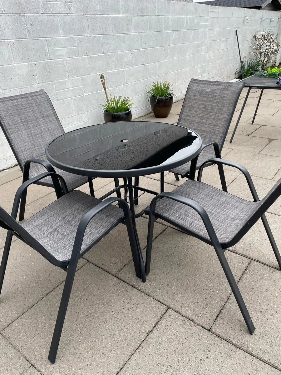 Garden table and chairs - Image 1
