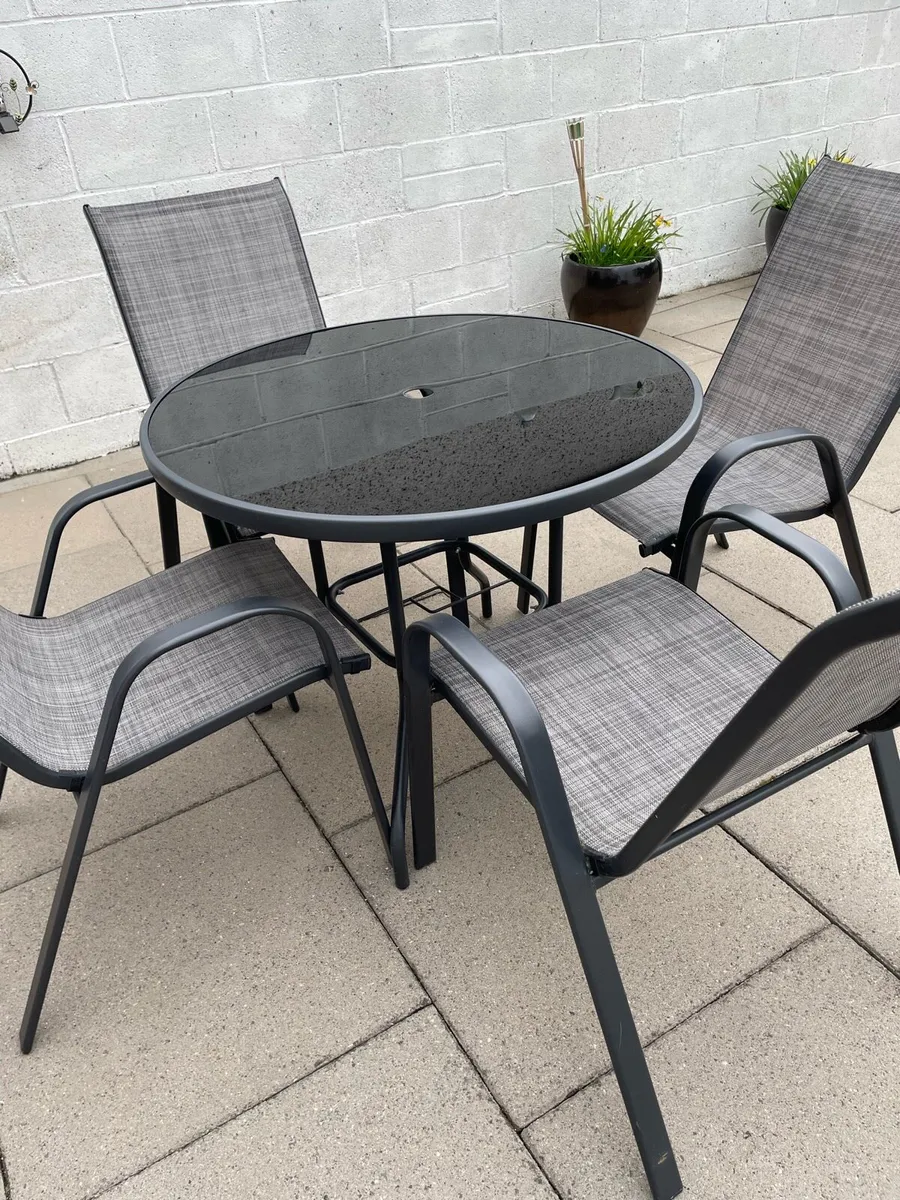 Garden table and chairs - Image 2