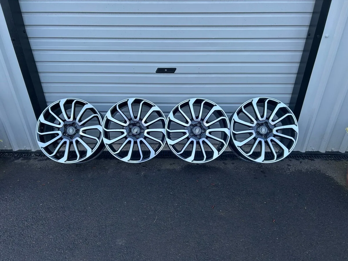 Landrover 22’’ turbine alloys - Image 1