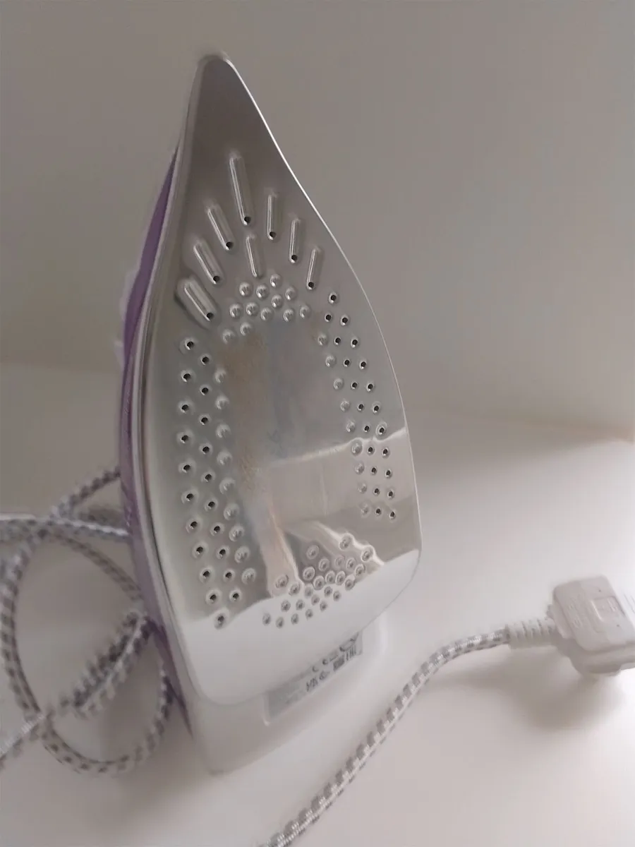 Steam Iron - Image 3