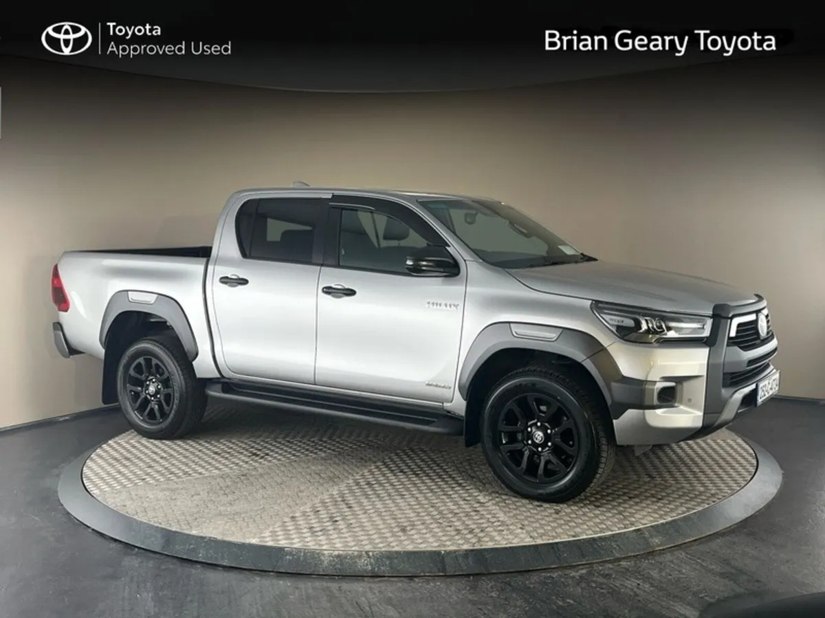 Toyota Hilux 2.8 INVINCIBLE AUTO - Image 1