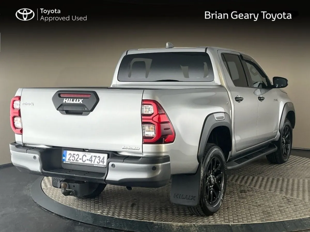 Toyota Hilux 2.8 INVINCIBLE AUTO - Image 2