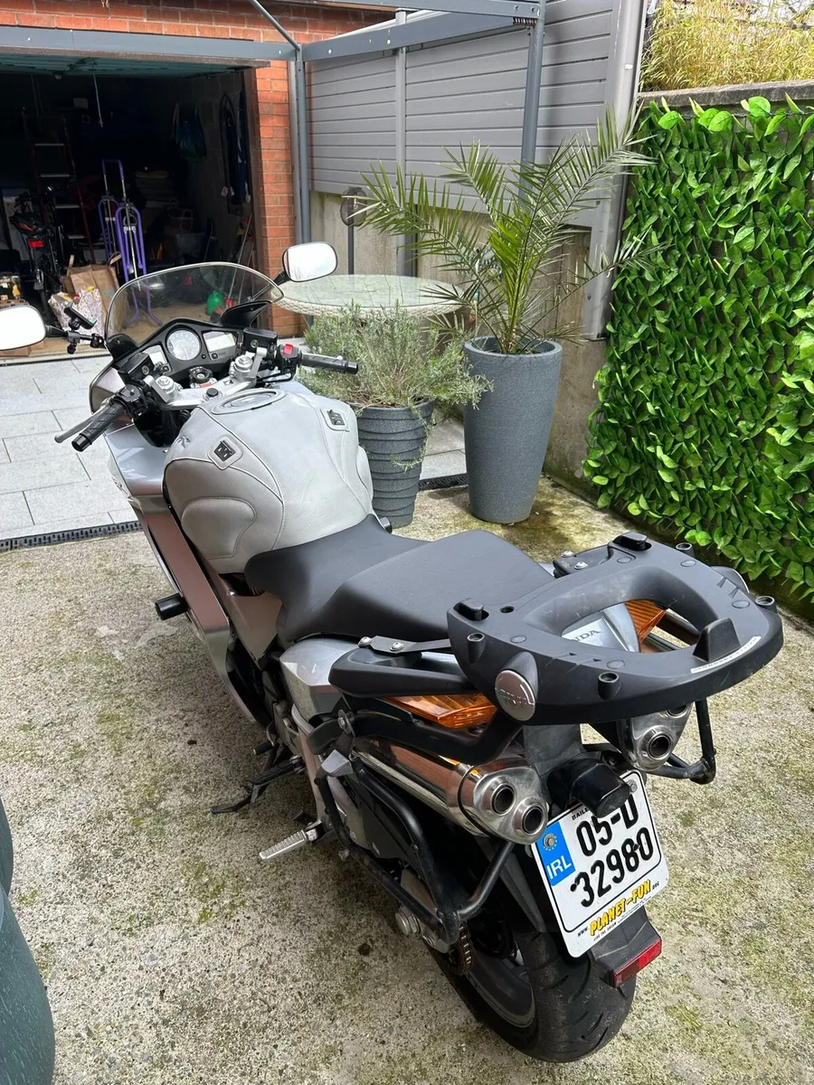 VFR 800 - Image 2