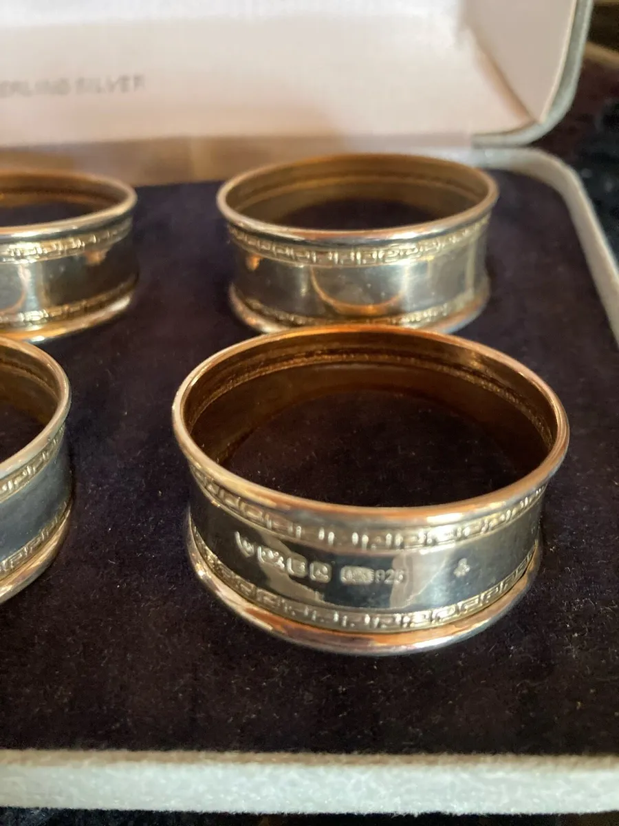 Boxed set of Sterling Silver napkin rings - Image 4