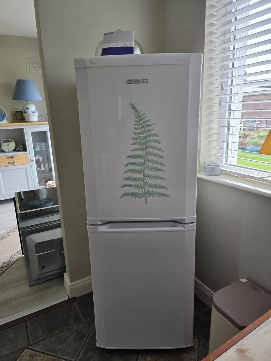 Electric Oven, hob and fridge freezer - Image 4