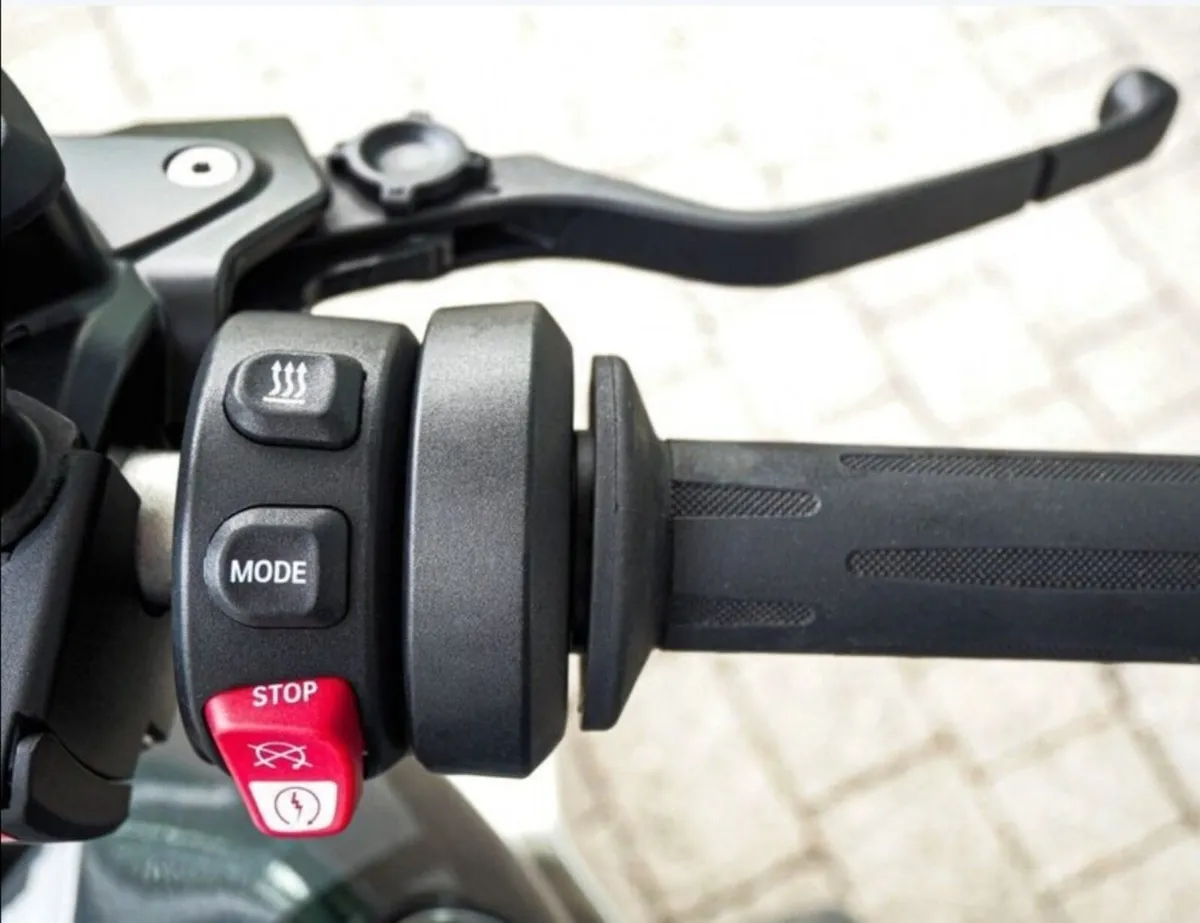 BMW R1250R SE Triple Black. Serviced & new tyres - Image 4