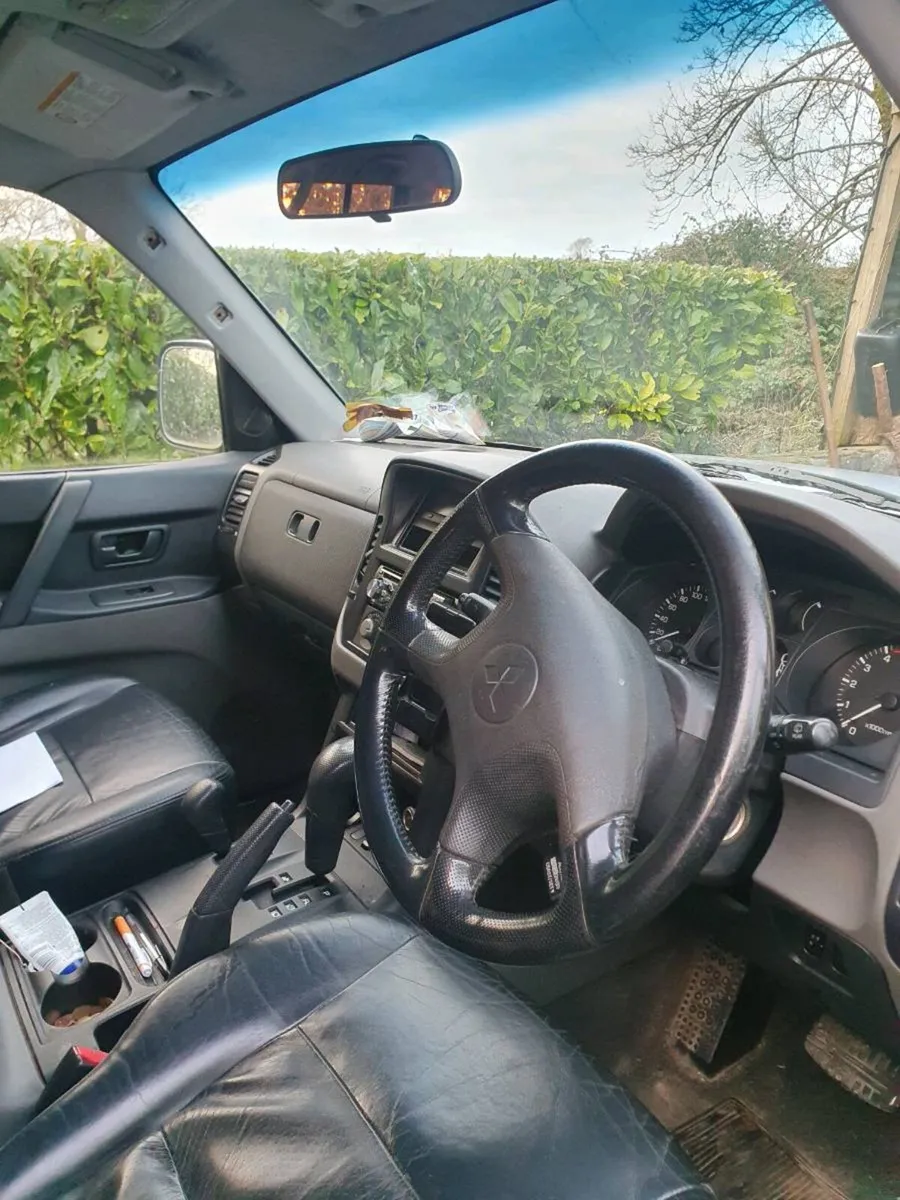 Mitsubishi pajero - Image 3