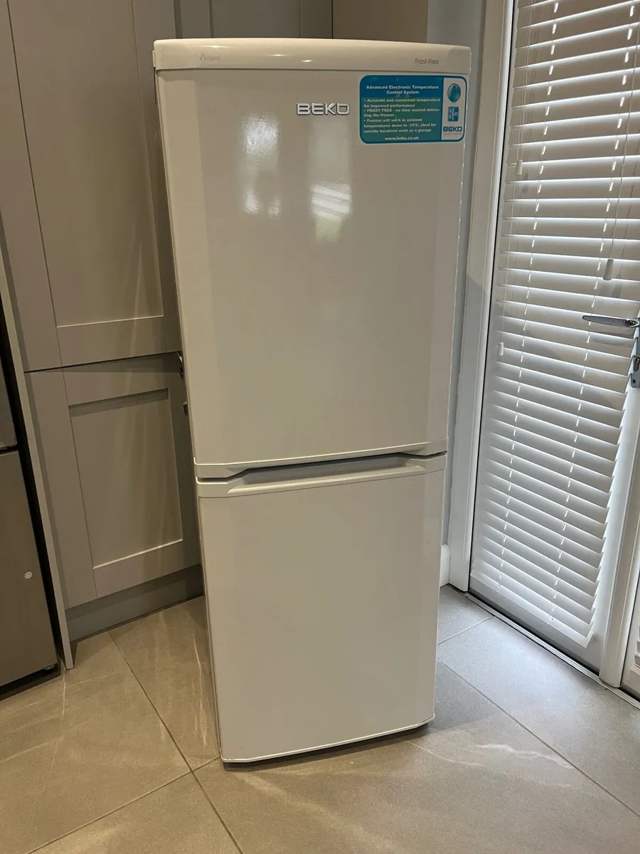 Beko frost free fridge freezer - Image 1