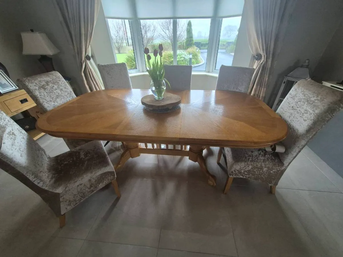 Extendable solid dinning room table
