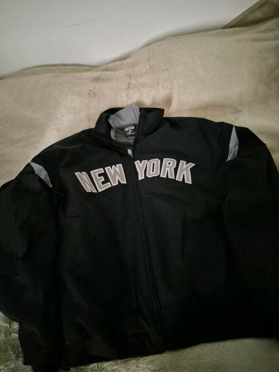RED SOXS+NY YANKEES JACKETS - Image 3