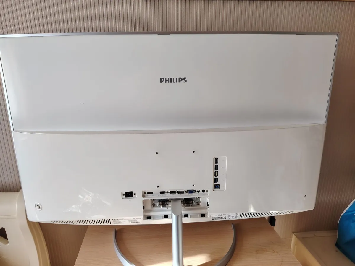 40 inch pc monitior - Image 1