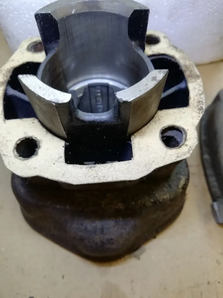 Yamaha Aerox 50cc, cylinder, piston, head, gearbox - Image 2