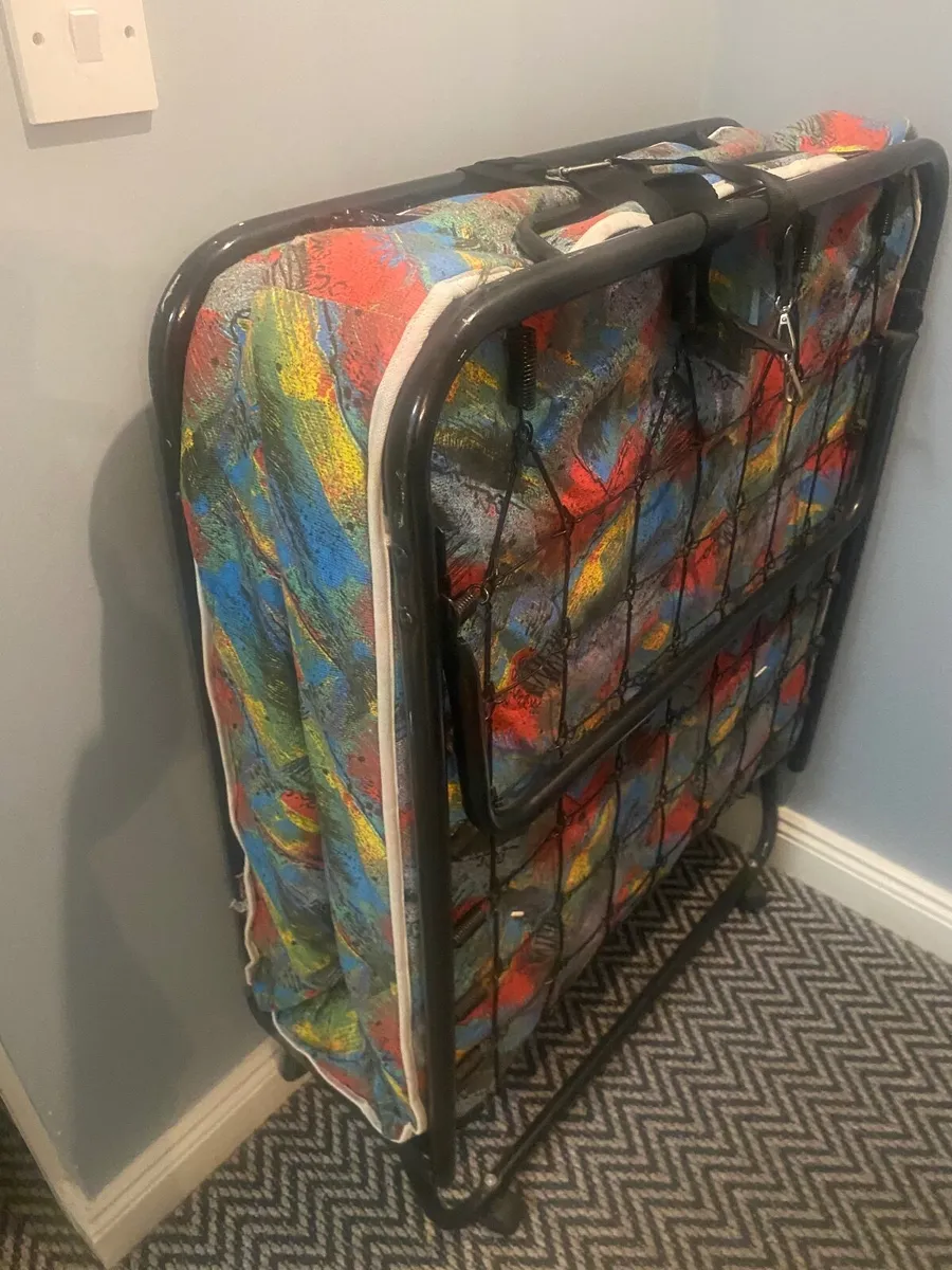 Fold up bed - Image 1