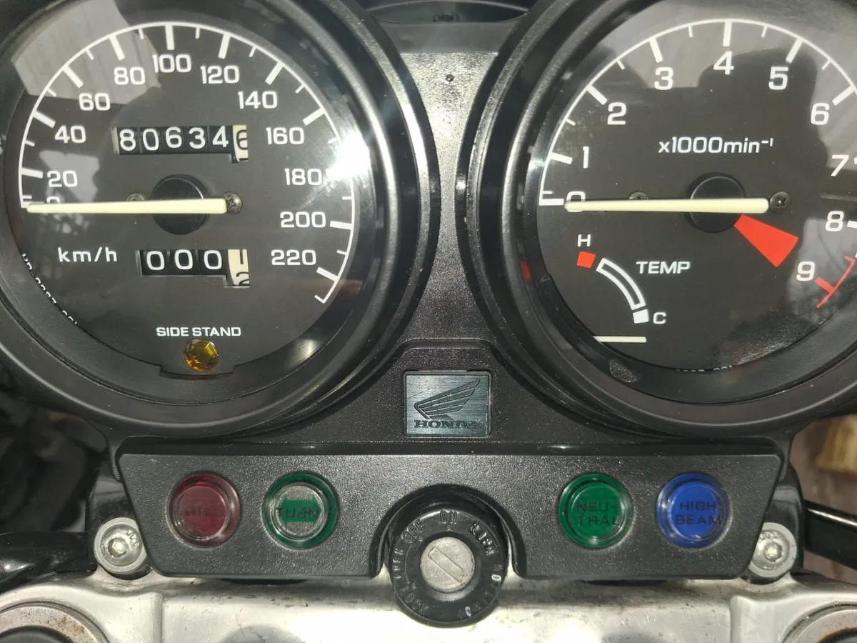 Honda NTV 650 1993 - Image 4