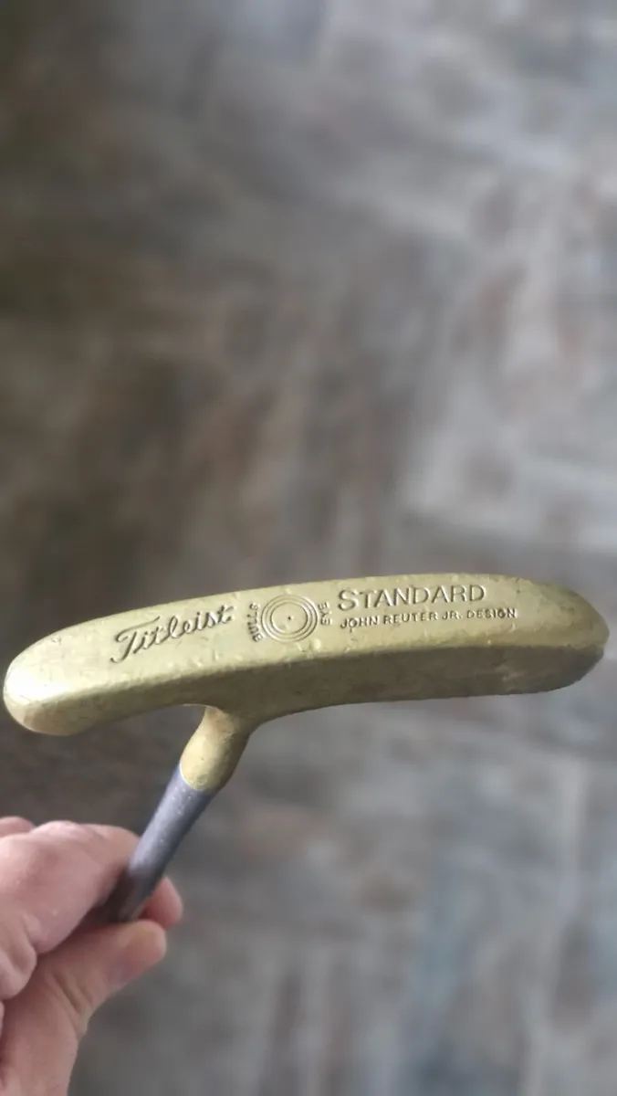 Titleist Bulls Eye Standard 34.5" Putter - Image 1