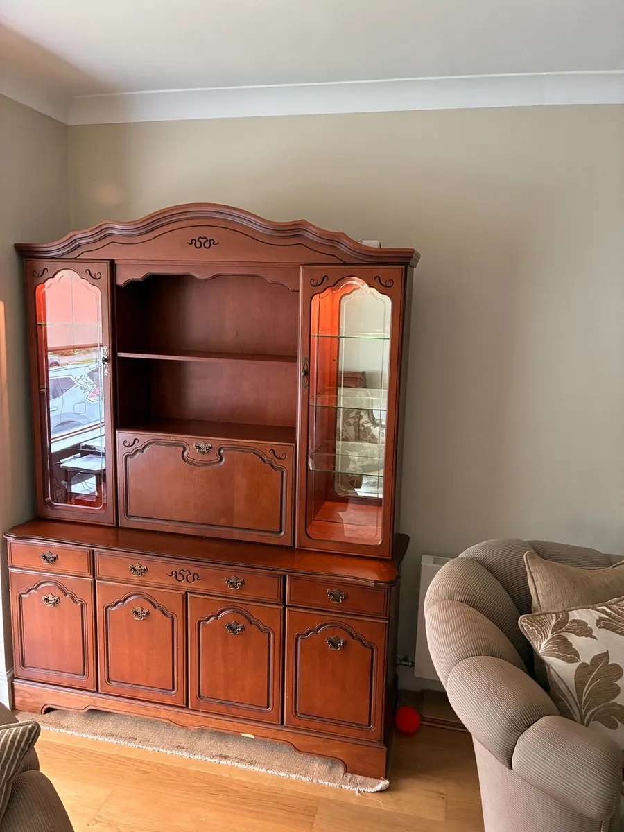 Dining room drinks and display cabinet - Image 1