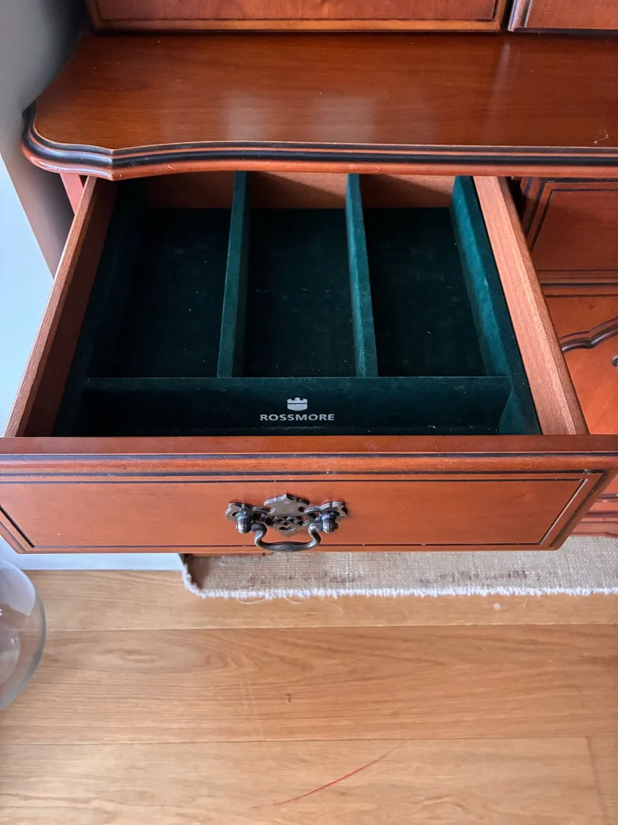 Dining room drinks and display cabinet - Image 2