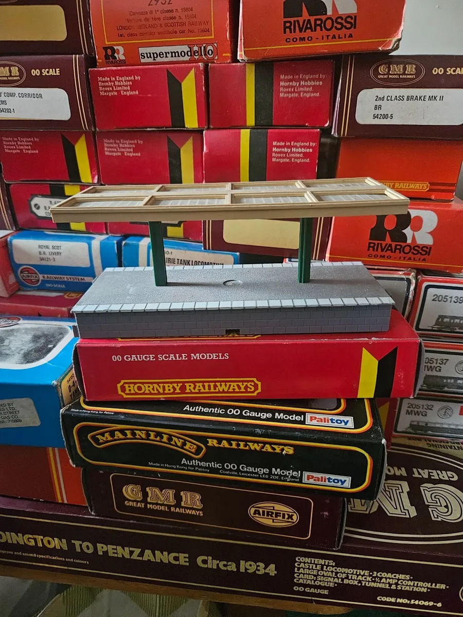 Hornby OO Gauge Station Platform and Canopy - Image 1