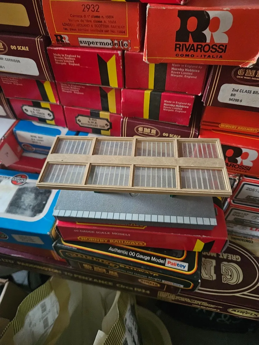 Hornby OO Gauge Station Platform and Canopy - Image 2