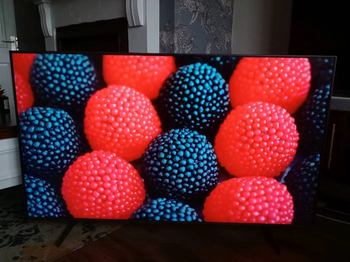 Samsung 55" QLED 4K UHD SMART TV QE55Q60DAU - Image 1