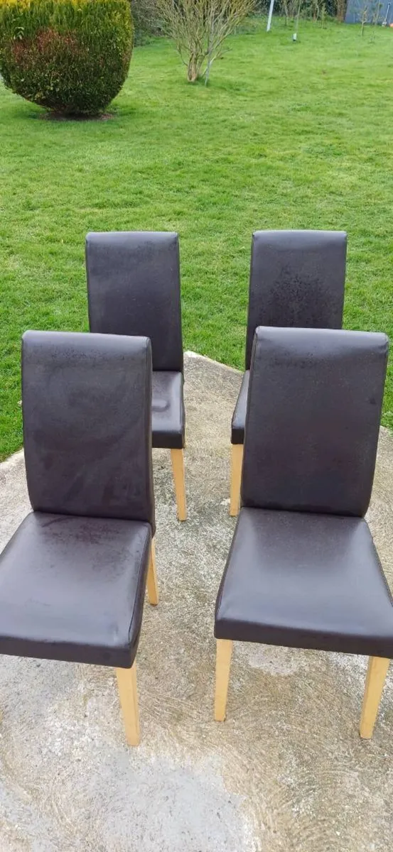 Four identical leather chairs - Image 1